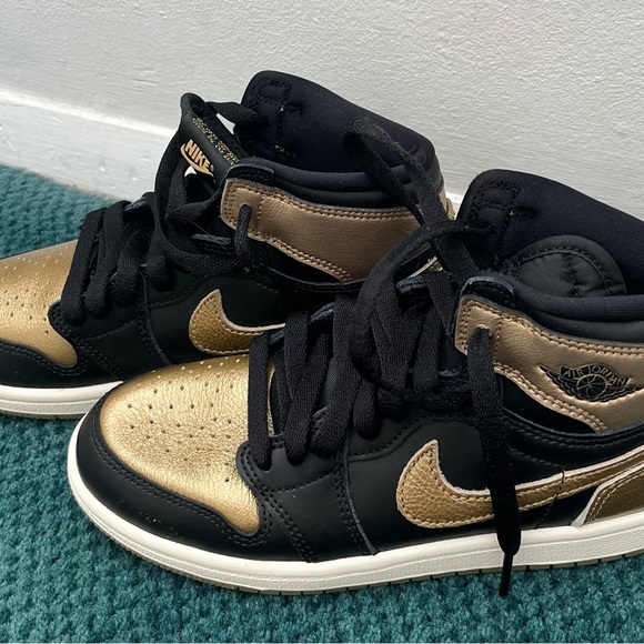 Brand new Air Jordans Black and Gold 3Y - Picture 4 of 4
